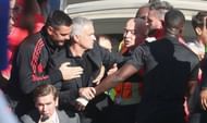 Mourinho's furious reaction to Ianni's celebration in front of the United bench